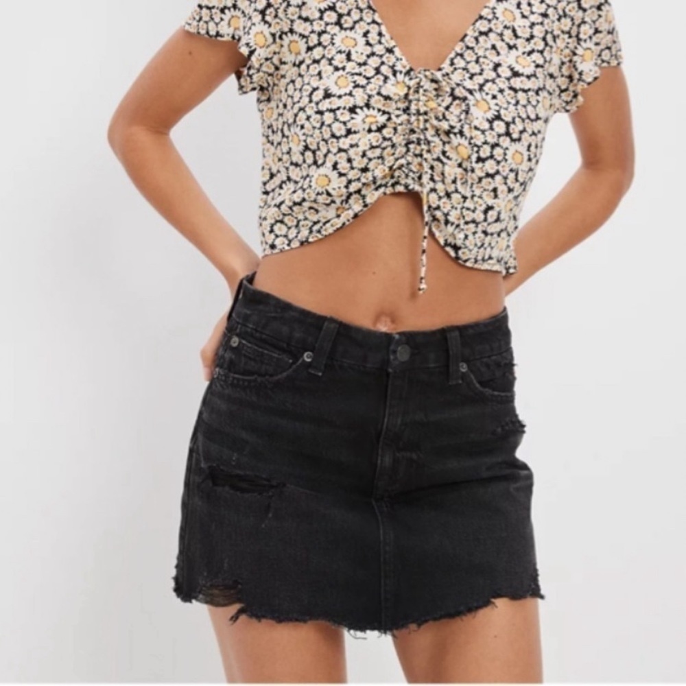 American Eagle Black Denim Distressed Mini Jean Skirt Raw Hem Size 8